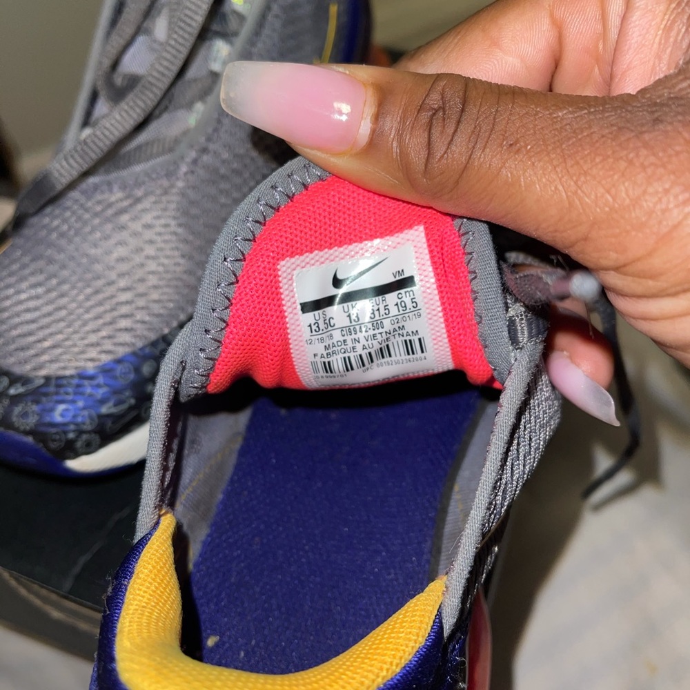 COPY - Nike Air Max 220 gently worn